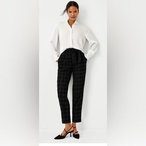 NWT Ann Taylor Belted High Waist Taper Pant in Houndstooth. Size 10.